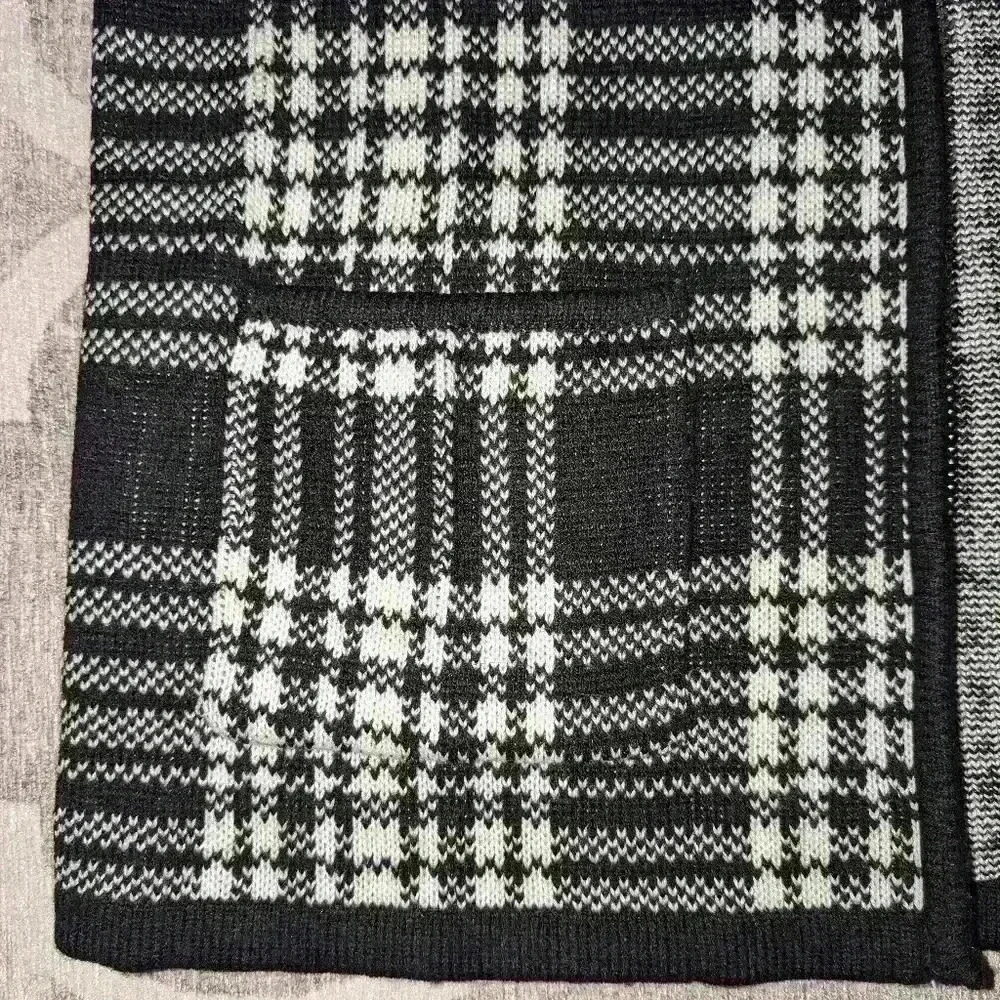 Black and White Plaid Zipper Jacket Size Large Thick And Warm - Picture 5 of 6